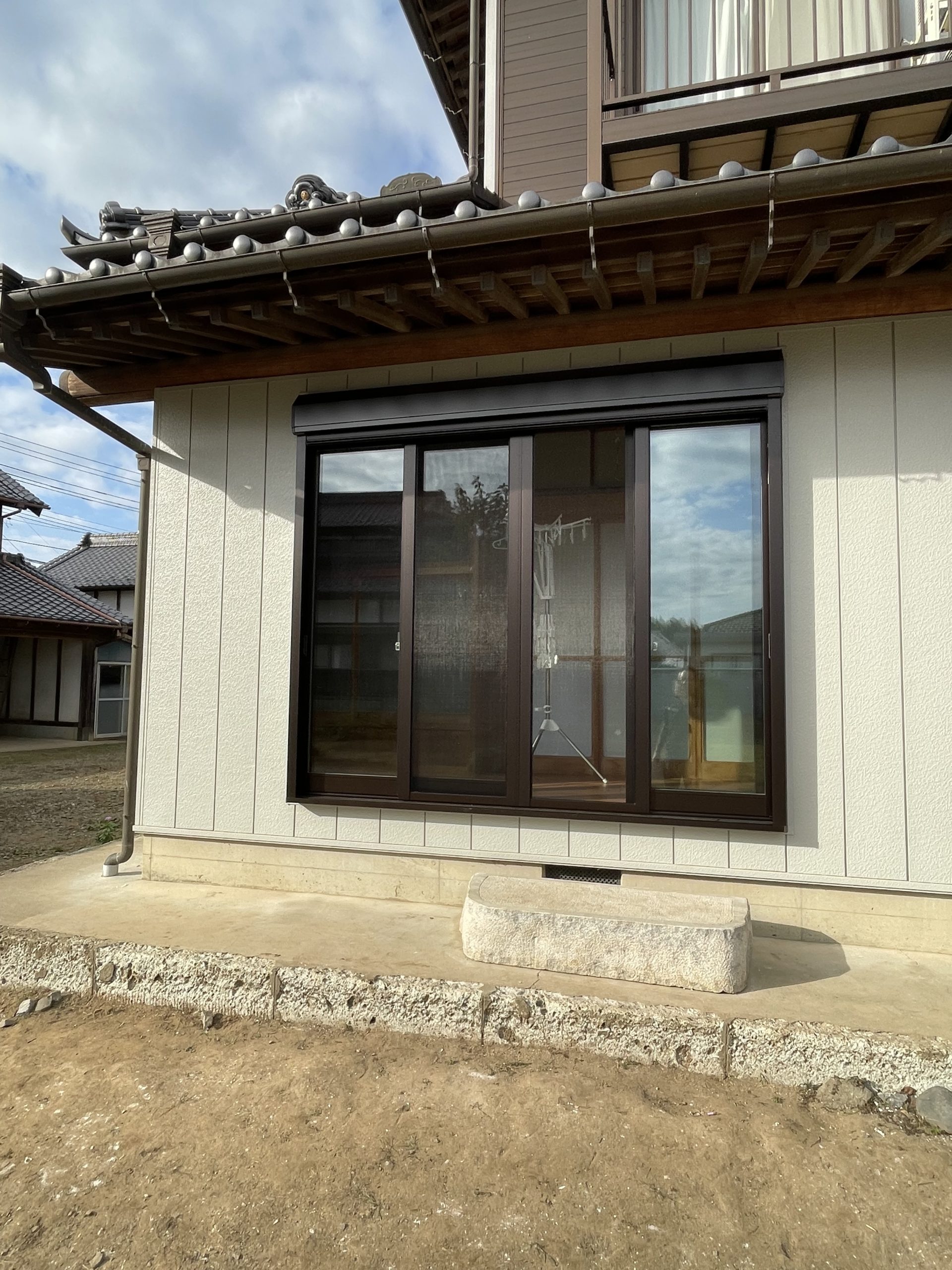 開け閉めが大変だったシャッターを電動にしました！＆床をバリアフリーで段差を解消！！