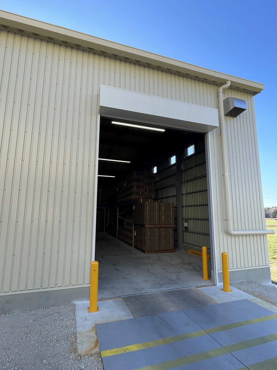 防虫アコーディオンビニールカーテン取付工事｜作業効率と衛生環境を両立した出入口改善