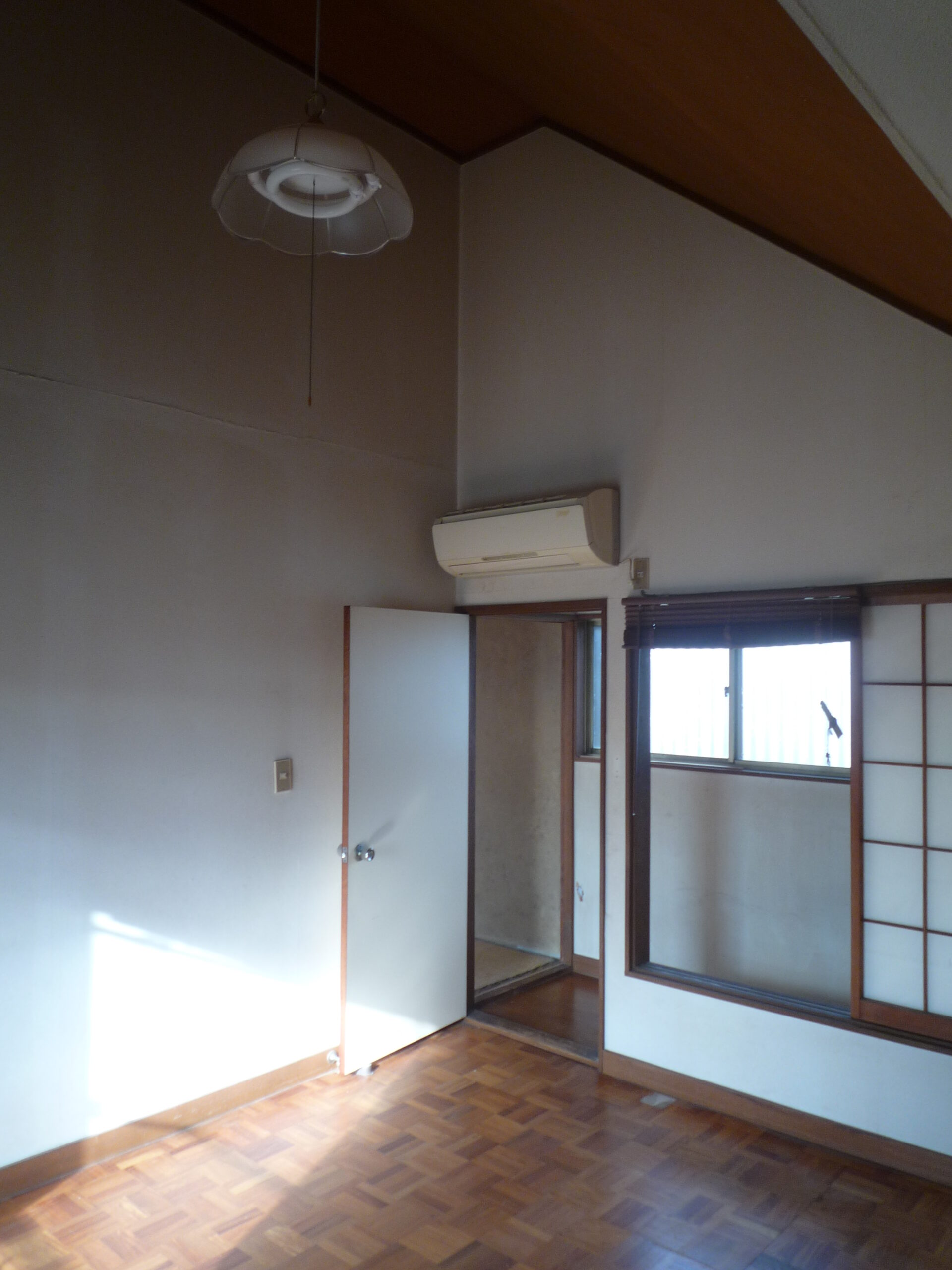 住み慣れた家はそのままに、住みながら古い物を新しくした改修工事